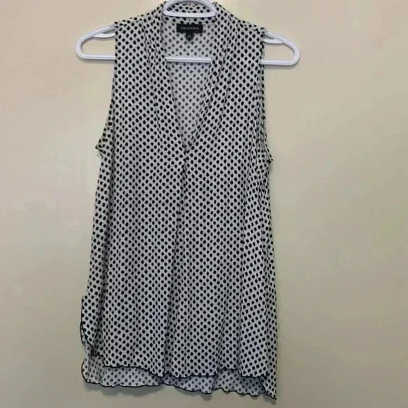 Lord & Taylor,  light, airy and flowing tunic, white with black pattern and trim - Picture 5 of 10
